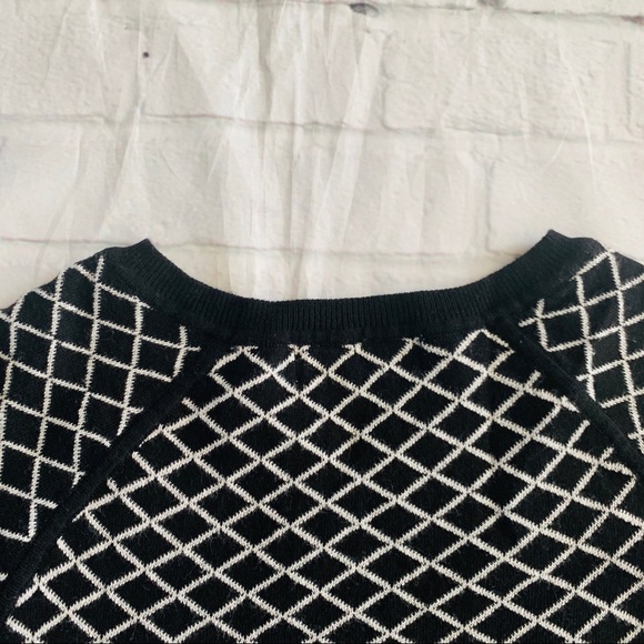 Philosophy Black and White Sweater Size Small - Picture 4 of 8